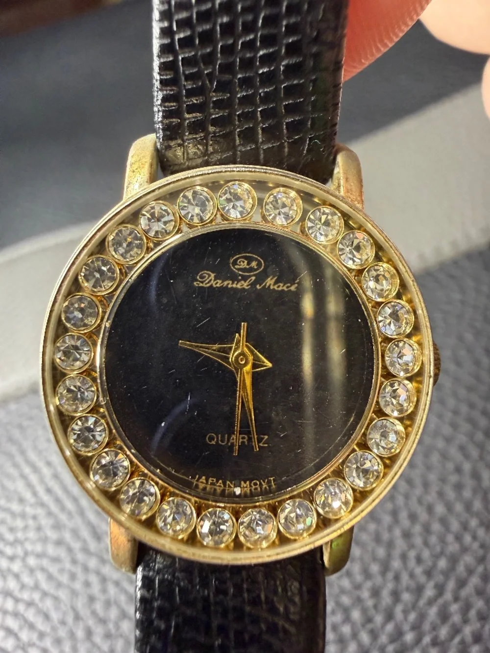 RARE Vintage Daniel Mace Gold Tone Analog Quartz Women's Watch w/Crystals 7.5